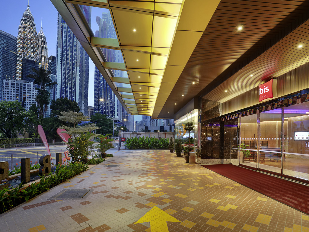01 ibis kuala lumpur city centre entrance