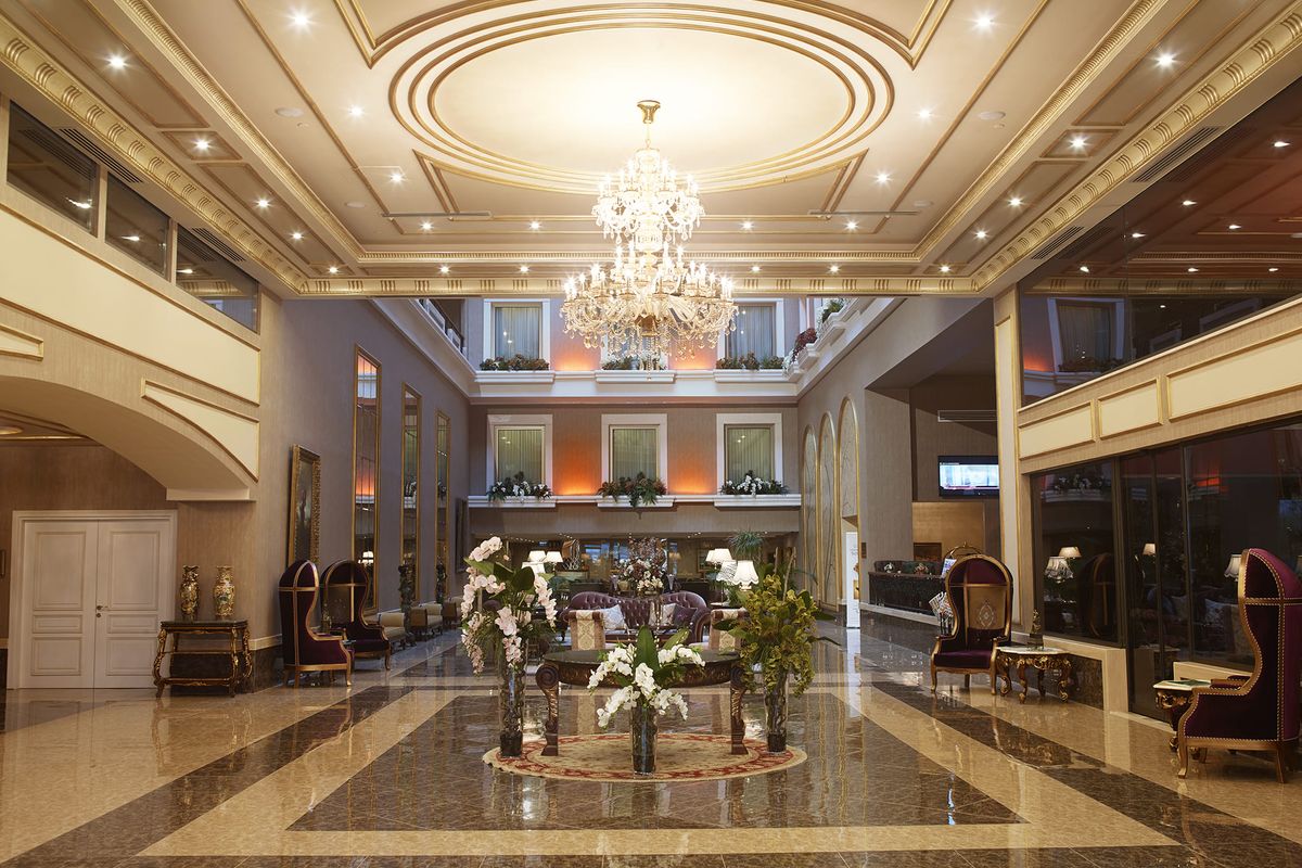 01 euro park lobby