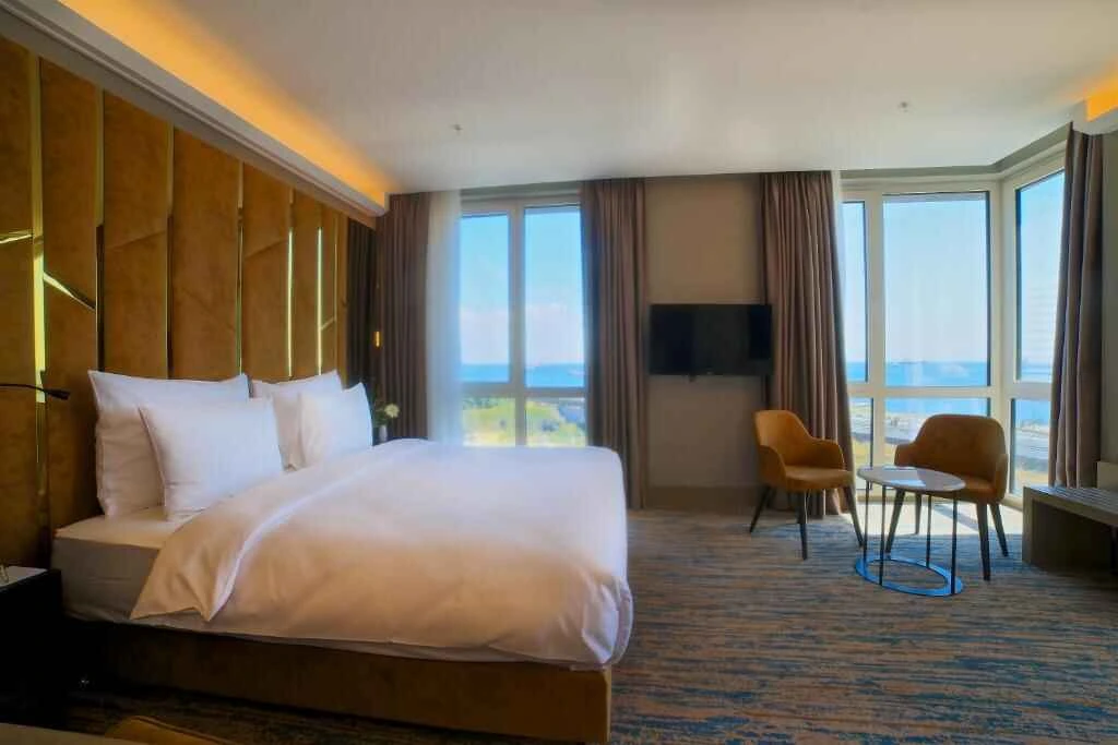 Hotelroomseaview